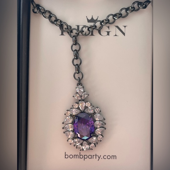 Bomb Party Reign Villain Captivated Reign necklace - Picture 2 of 12
